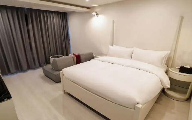 Owl Hotel