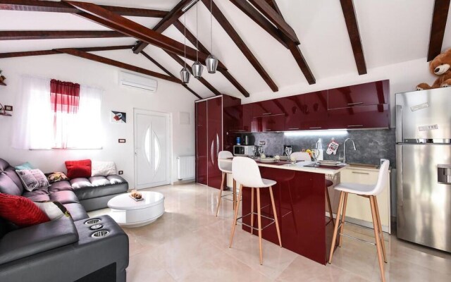 Amazing Home in Zadar with Hot Tub, Sauna & WiFi