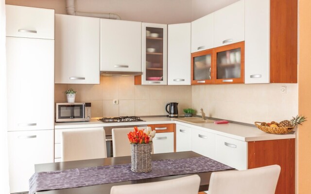 Amazing Home in Makarska With Wifi and 2 Bedrooms