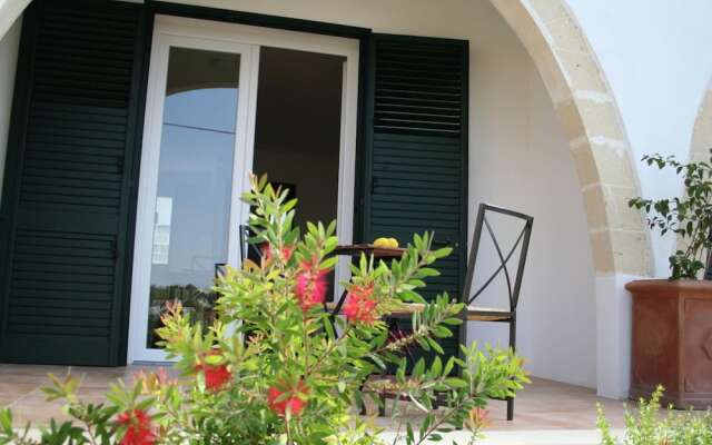 Apartment in Salento With Sea View & Pool