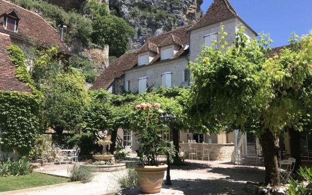 Logis Hôtel Domaine les Falaises