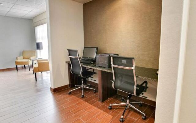 Sleep Inn & Suites Hennessey North