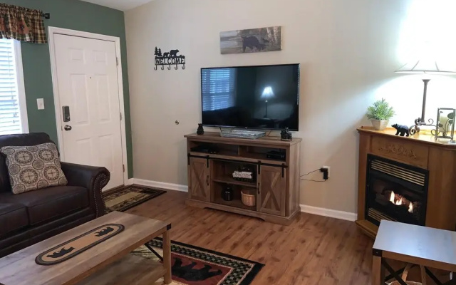 201 Colonial Crest Pigeon Forge Retreat
