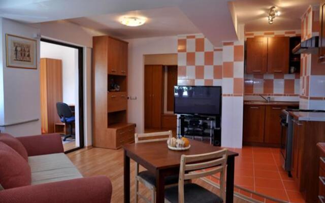 Ap. 61a Linda Residence