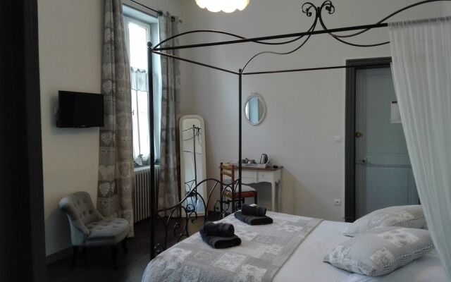 Chambres d'hôtes H De Surgeres
