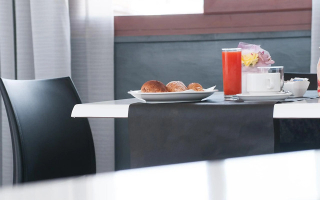 Fly Boutique Hotel
