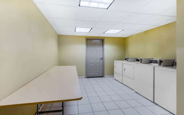 La Quinta Inn by Wyndham West Long Branch/NJ Shore Area