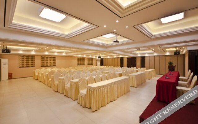 Super 8 by Wyndham Fuzhou New West Passenger Station Univ.