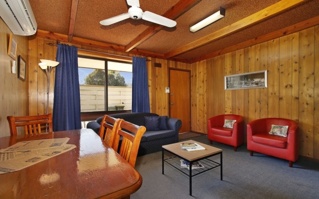 Kalamunda 6 - On the Rail Trail – Guest Rooms – Bright