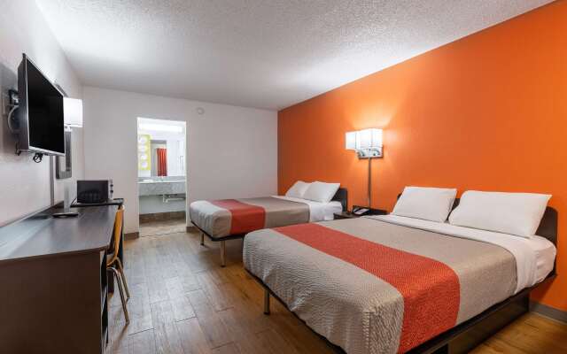 Motel 6 Bryan, TX - University Area