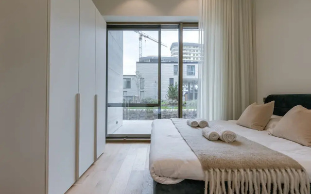 Serene Dikefront Apartment With en Suite Bedrooms and Stunning Views