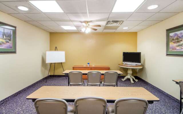 Quality Inn & Suites MidAmerica Industrial Park Area