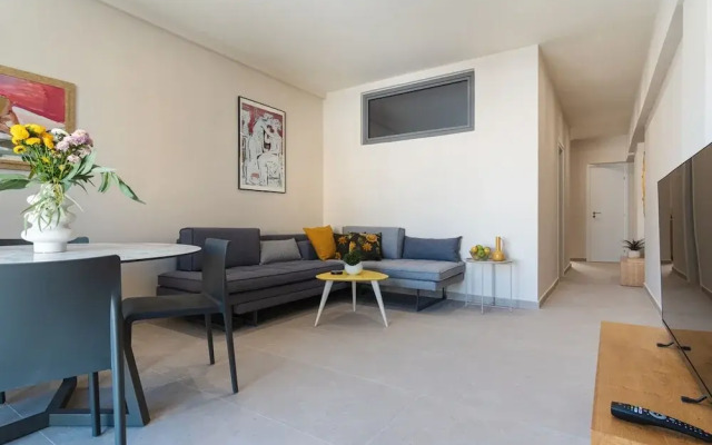 Charming Minimal apt in the Center of Glyfada