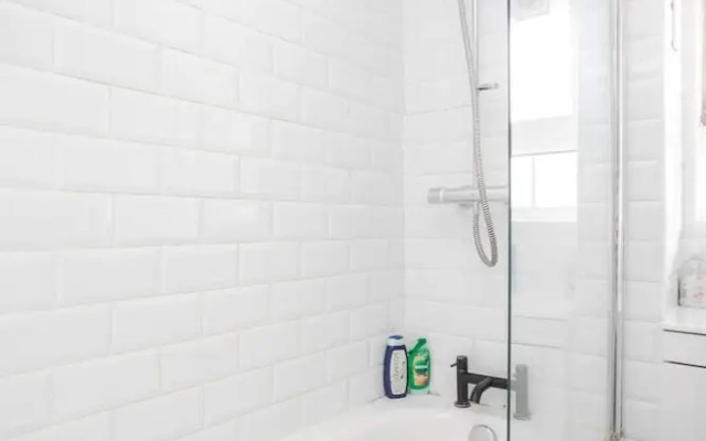 Spacious 4 Bedroom Apartment in Bethnal Green