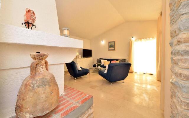 Beachfront Skoblar Holiday Home with Seaview