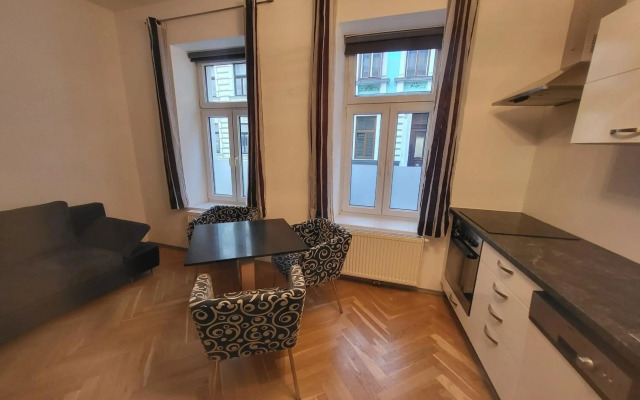 CozyNite Premium Apartment Hundertwasser