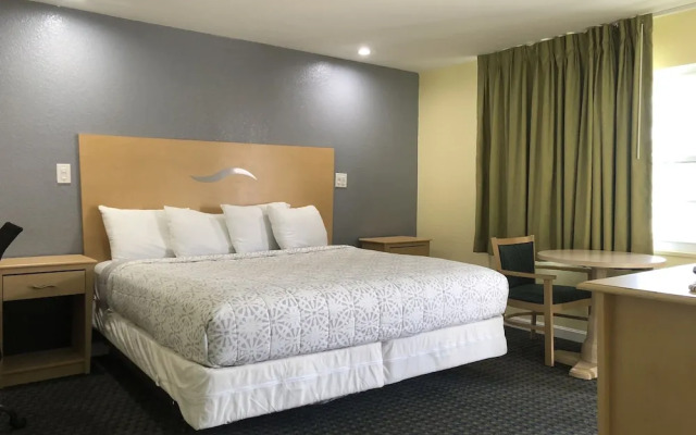 Chisholms Motor Inn