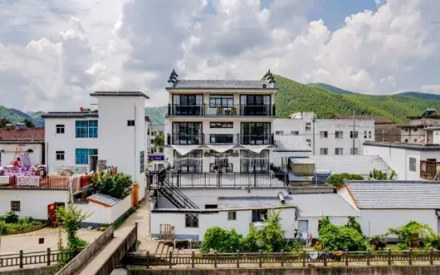 Hing Le Holiday Inn