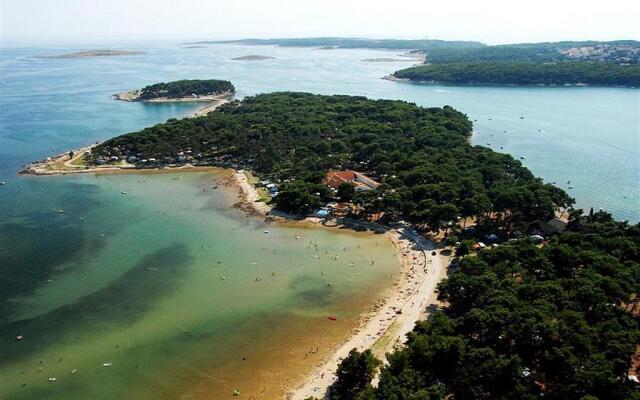 Apartments and rooms Eugenia