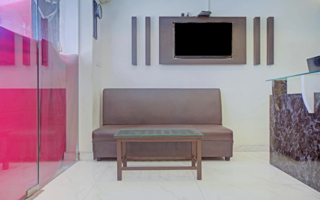 Holiday Inn by Oyo Rooms