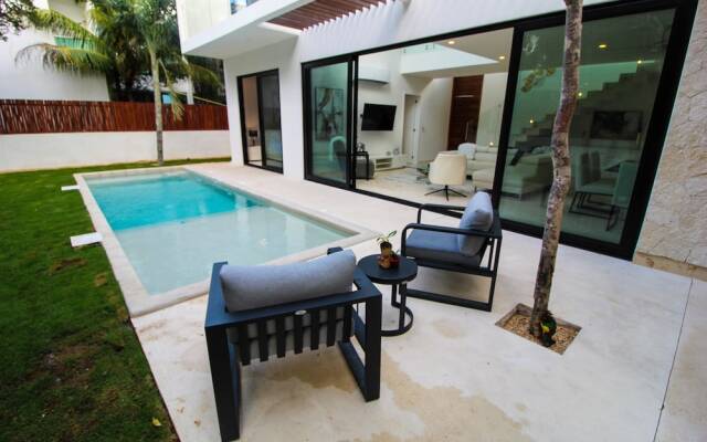 Bahia Principe Vacation Rentals - Four-Bedroom House