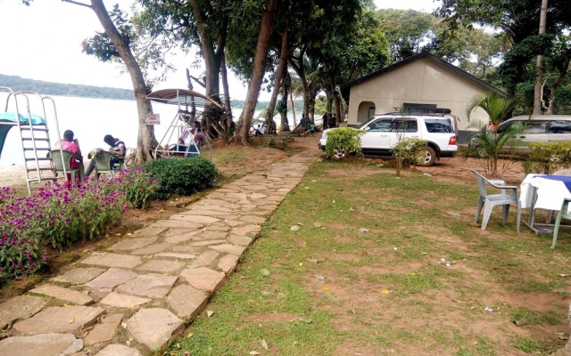 Ssese Islands Beach Hotel - Hostel