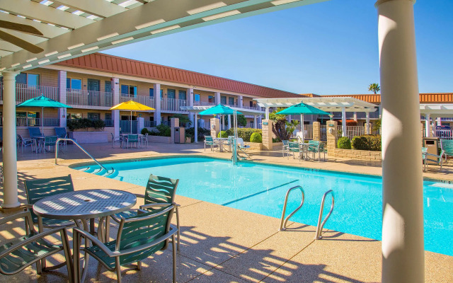 Best Western Plus Hilltop Inn