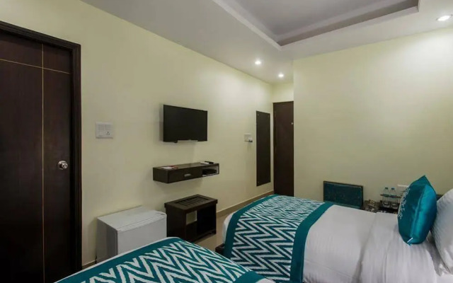 OYO 744 Hotel Vachi Inn