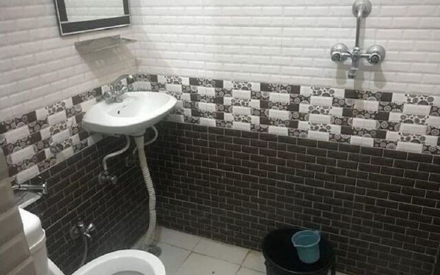 Hotel Dharohar Palace