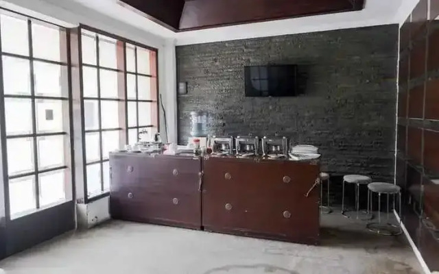 RedDoorz Near Waterboom Cikarang