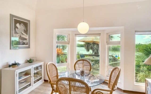 Little Current 3 Bedroom Home by RedAwning