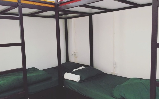 Yolo Hostel n Bar – Guest Rooms – Da Lat