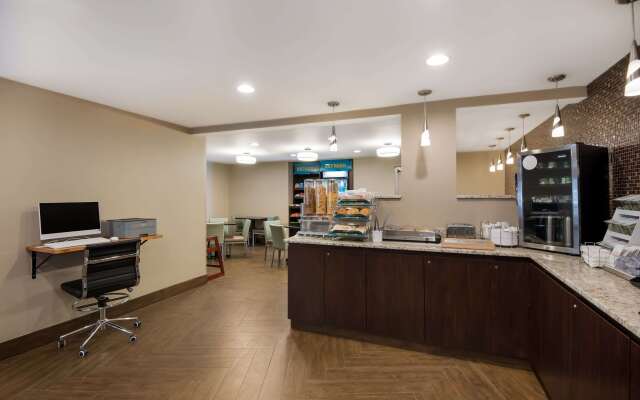 Clarion Pointe Downtown