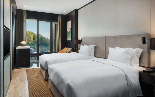 Hilton Ningbo Dongqian Lake
