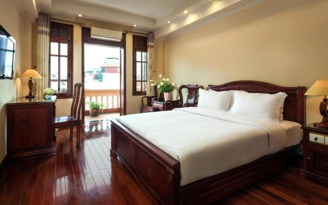 Lucky 3 Hotel & Travel – Guest Rooms – Hanoi