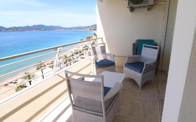 Amazing Sea View 2 Bedroom Front of the Beach 303