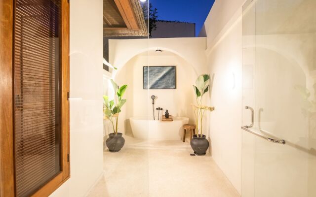 Canggu 400m Tobeach Escape 4br Designer Villa