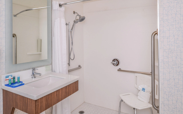 Holiday Inn Express Palm-Desert by IHG