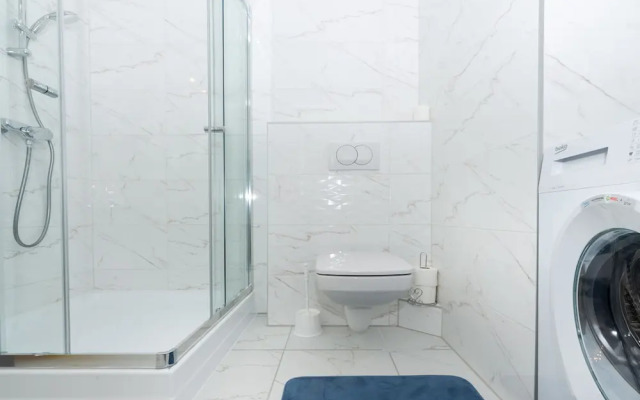 WaterFront City Apartments by UrbanRent