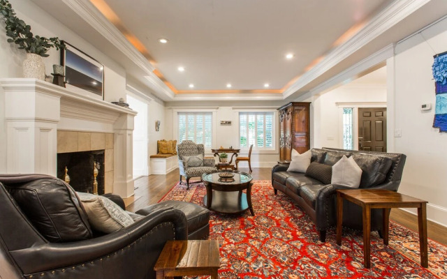 Oak Street Mansion