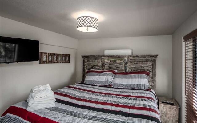 Lucky Bear Lodge - Three Bedroom Cabin