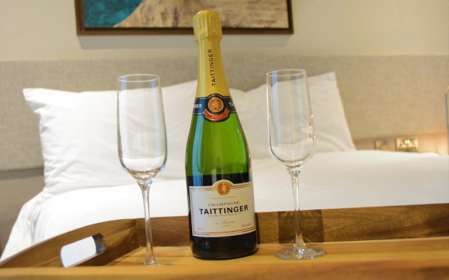 Staybridge Suites London Heathrow - Bath Road by IHG