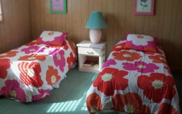 Long Grass 5 Bedroom Home by RedAwning