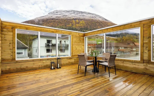 Stryn House - Hotel & Apartments