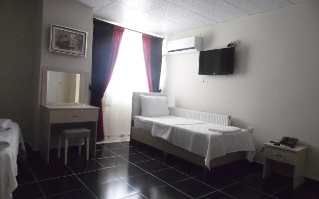 Saral Hotel