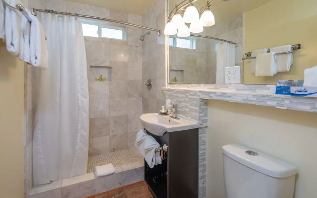 Vendange Carmel Inn & Suites