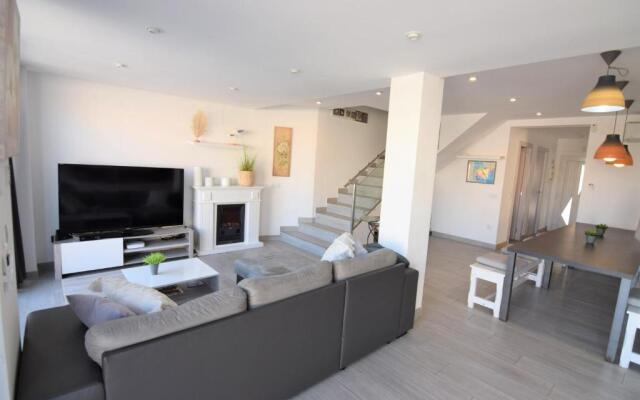 392- casa al canal con amarre y jacuzzi