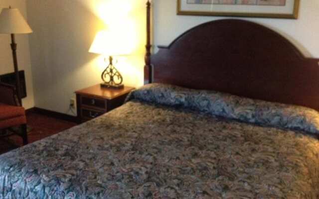 Embassy Motel - Franklin