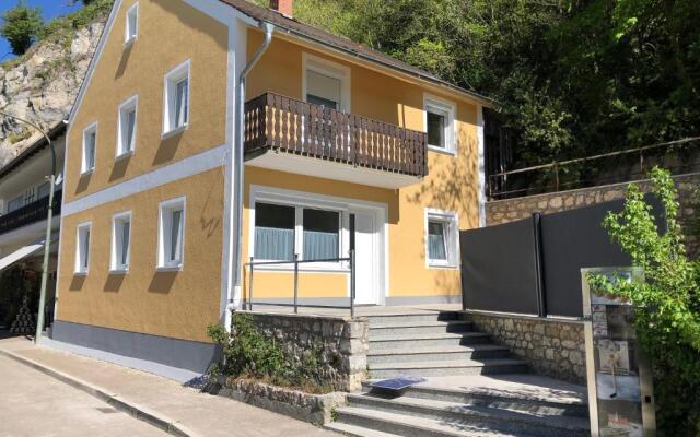 Ferienwohnung und Zimmer zum Donaublick