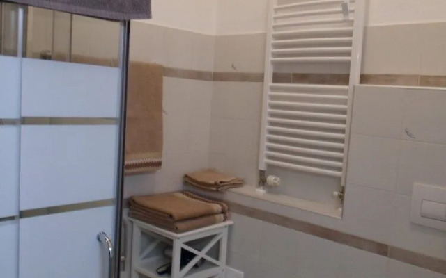 Il Volto Del Lago Rooms and Apartments